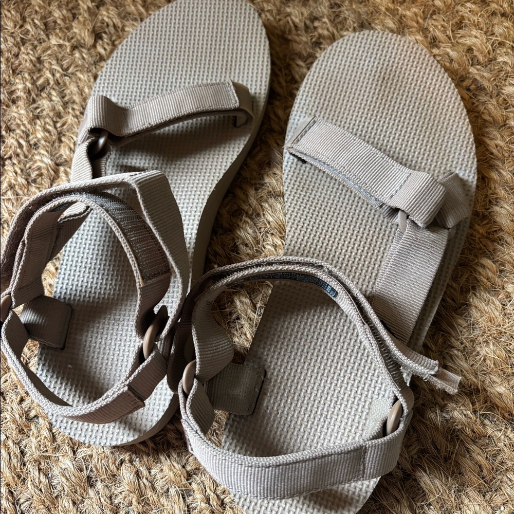 Teva tan size 9
